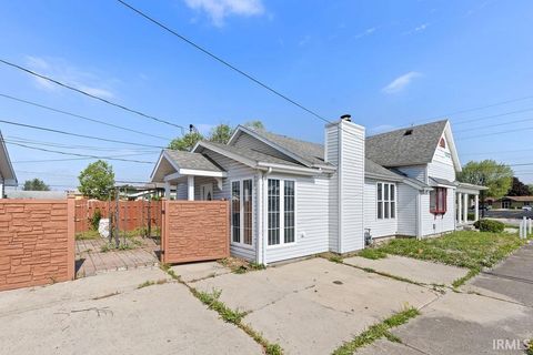 Tiny photo for 721 E MARKLAND Avenue, Kokomo, IN 46902 (MLS # 202549794)