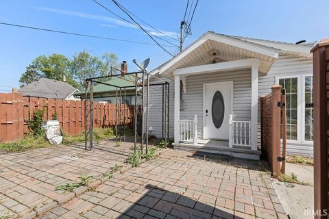 Tiny photo for 721 E MARKLAND Avenue, Kokomo, IN 46902 (MLS # 202549794)