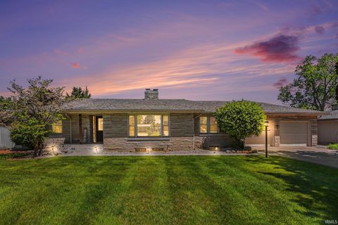 Photo of 2910 Greenleaf Boulevard, Elkhart, IN 46514 (MLS # 202618547)