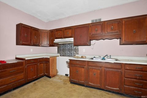 Tiny photo for 468 E 5th Street, Peru, IN 46970 (MLS # 202605298)