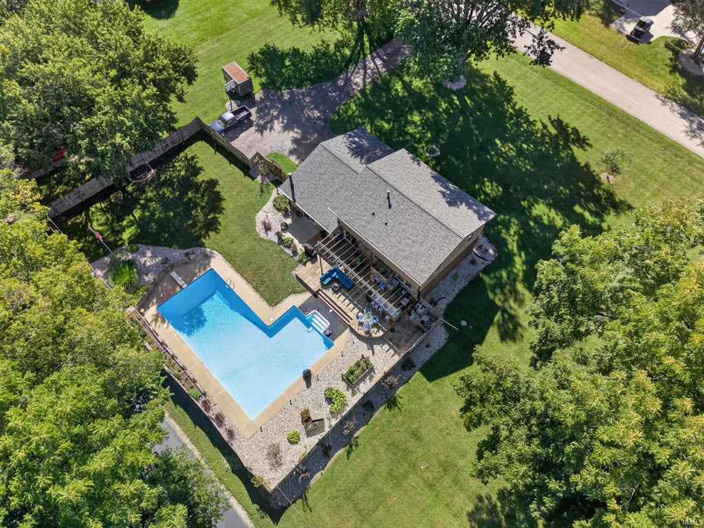 Photo of 2324 E Tamoshanter Road, Peru, IN 46970 (MLS # 202635108)