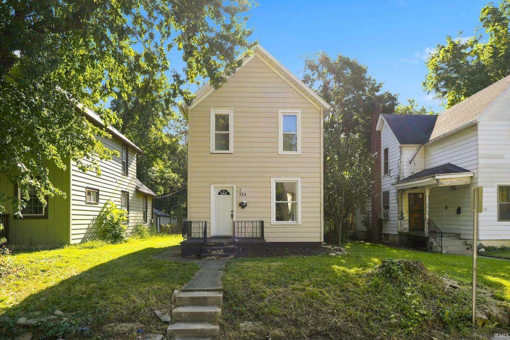 Photo of 314 Greenwood Avenue, Fort Wayne, IN 46808 (MLS # 202631835)