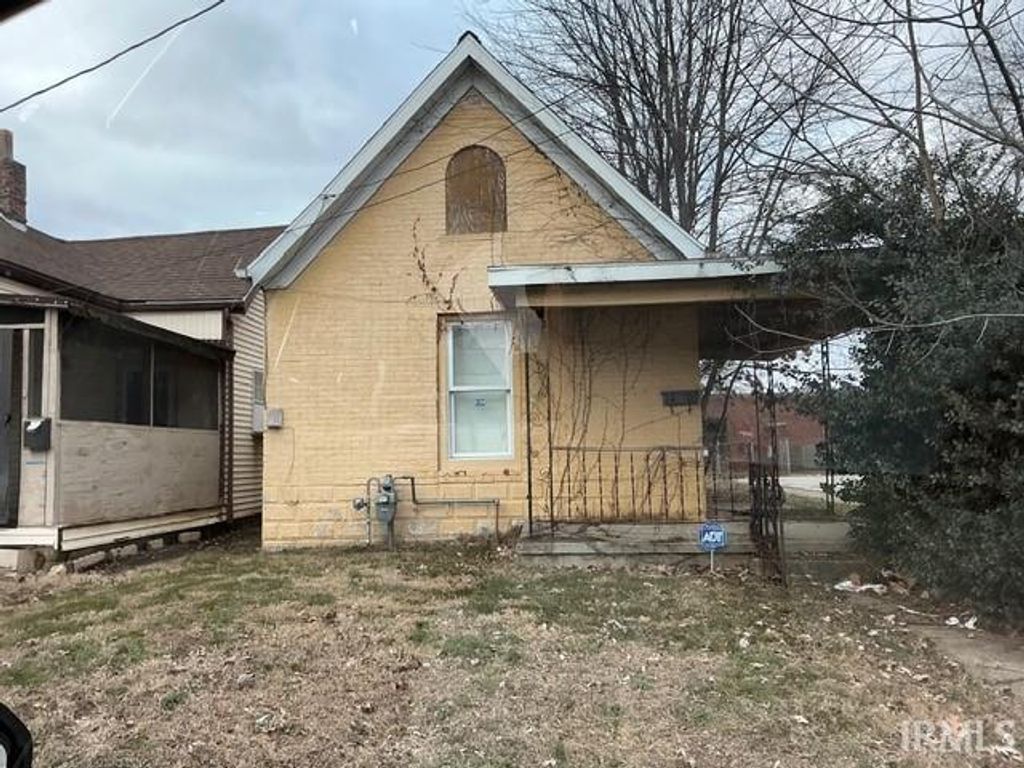 Photo of 1401 S Governor Street, Evansville, IN 47713 (MLS # 202607740)