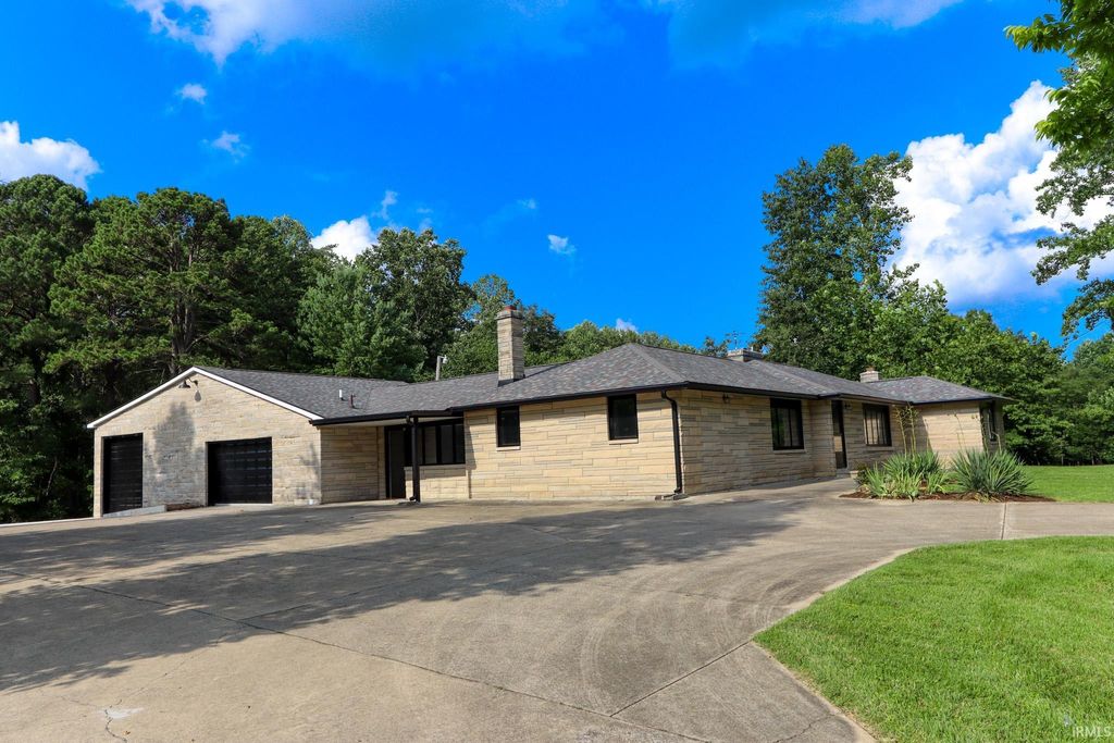 Photo of 3561 E Stipp Road, Bloomington, IN 47401 (MLS # 202604352)