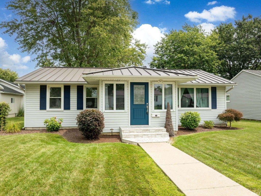 Photo of 1121 Miller Avenue, Portland, IN 47371 (MLS # 202630927)