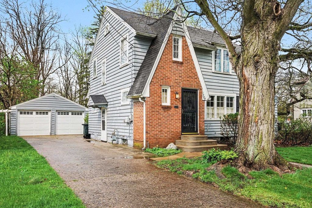 Photo of 1707 W Hamilton Street, South Bend, IN 46628 (MLS # 202613892)