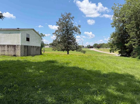 Tiny photo for 923 N Walnut Street, Grandview, IN 47615 (MLS # 202631144)