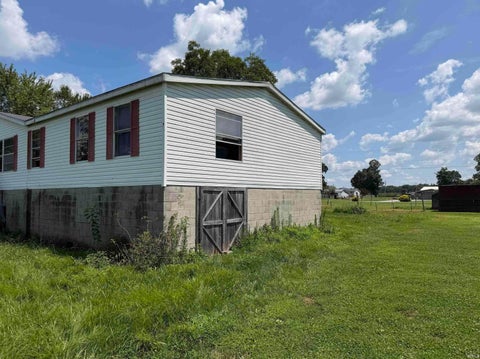 Tiny photo for 923 N Walnut Street, Grandview, IN 47615 (MLS # 202631144)