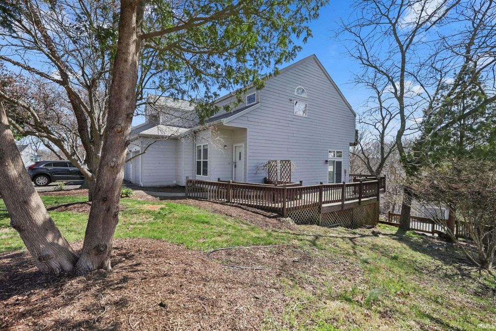 Photo of 9690 S Bay Pointe Court, Bloomington, IN 47401 (MLS # 202609945)