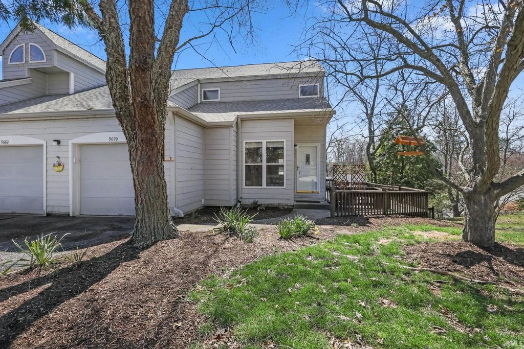 Photo of 9690 S Bay Pointe Court, Bloomington, IN 47401 (MLS # 202609945)