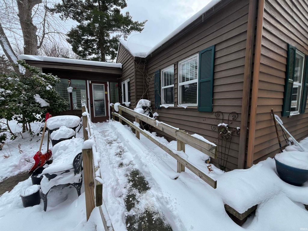 Photo of 19556 N Paxson Drive, South Bend, IN 46637 (MLS # 202601923)