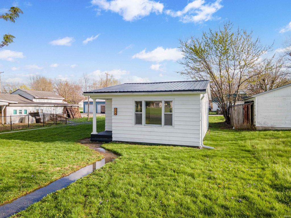 Photo of 124 E South E Street, Gas City, IN 46933 (MLS # 202611679)