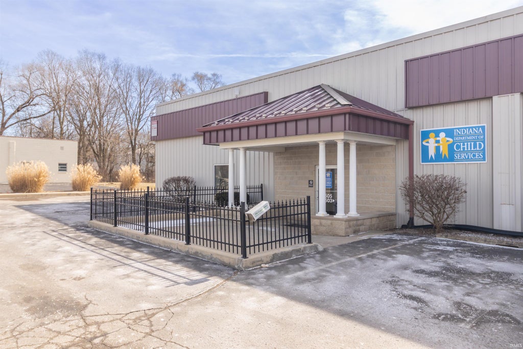 Photo of 513 New York Avenue, New Castle, IN 47362 (MLS # 202632167)