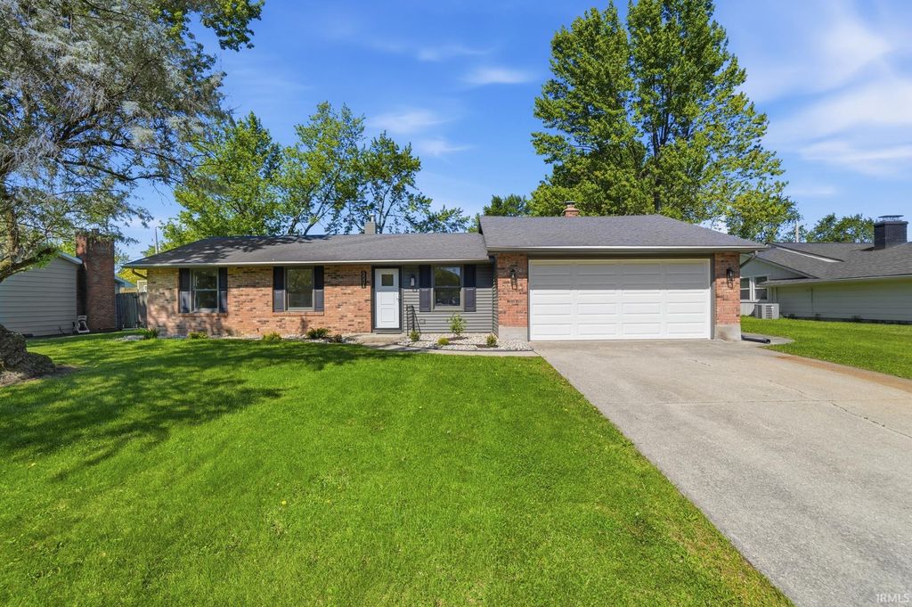 Photo of 5001 Firwood Drive, Fort Wayne, IN 46835 (MLS # 202618676)