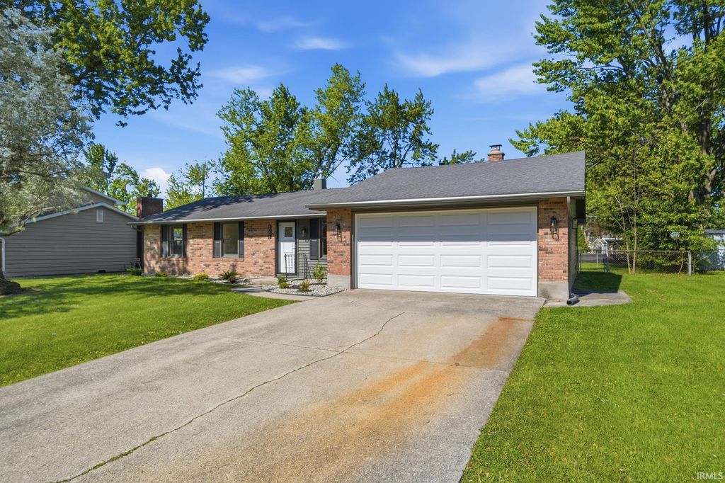 Photo of 5001 Firwood Drive, Fort Wayne, IN 46835 (MLS # 202618676)