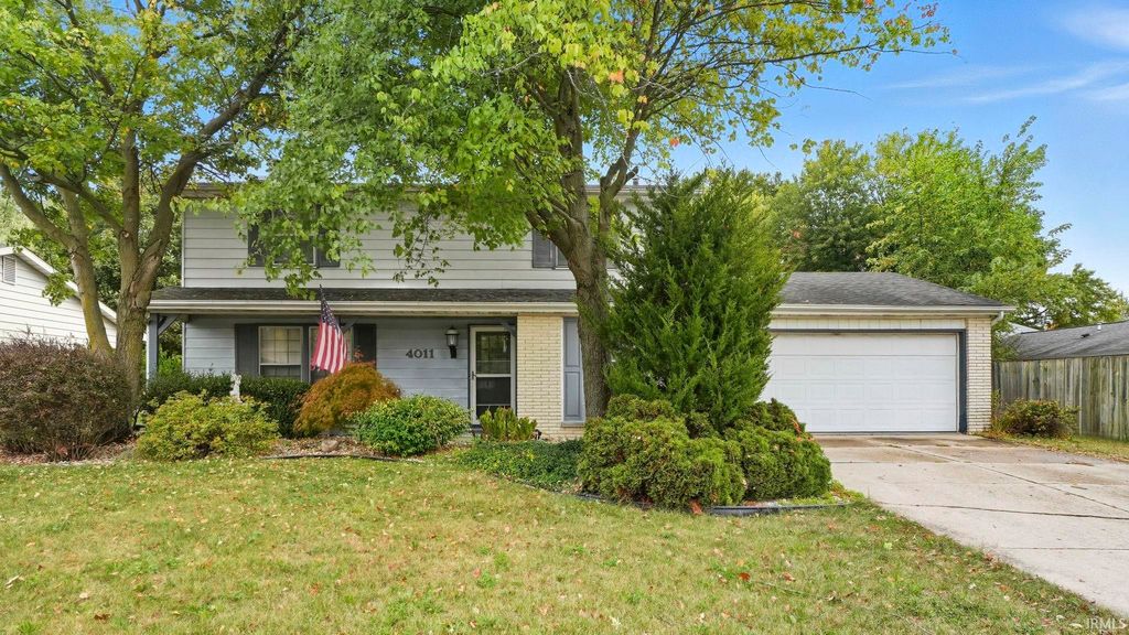 Photo of 4011 Thornbury Place, Fort Wayne, IN 46804 (MLS # 202540950)