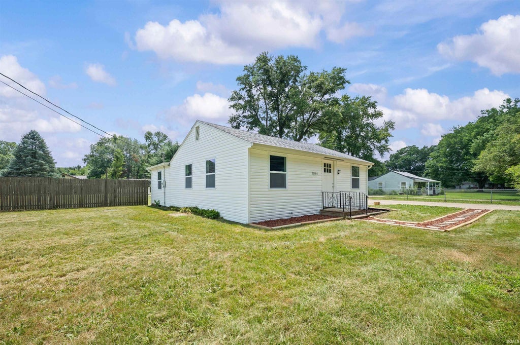 Photo of 30186 County Road 108, Elkhart, IN 46514 (MLS # 202635605)