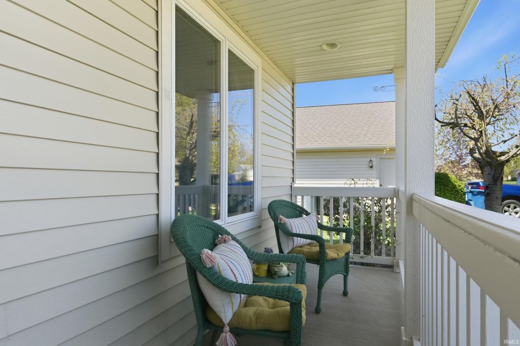 Photo of 933 Braymer Trail, Fort Wayne, IN 46845 (MLS # 202614249)