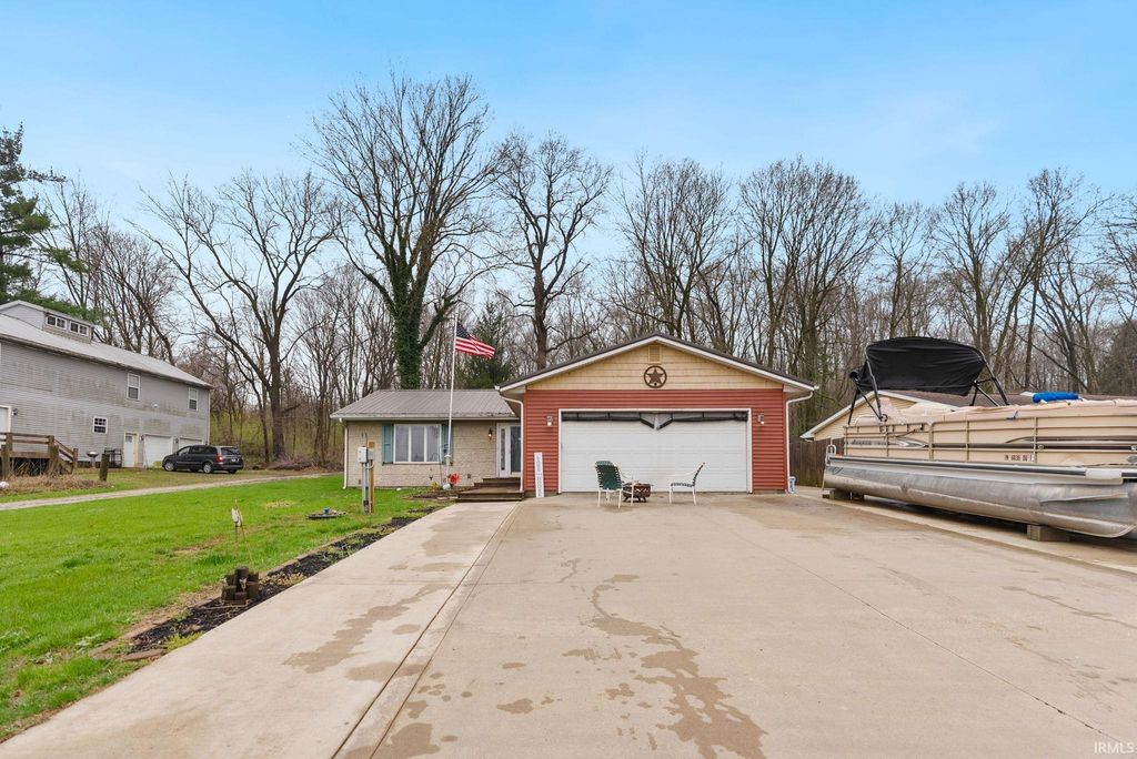 Photo of 6907 E South Barbee Drive, Pierceton, IN 46562 (MLS # 202611366)