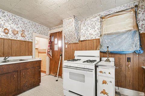 Tiny photo for 807 Diamond Avenue, South Bend, IN 46628 (MLS # 202609447)