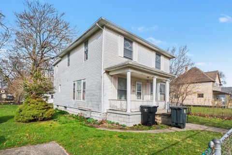Tiny photo for 807 Diamond Avenue, South Bend, IN 46628 (MLS # 202609447)