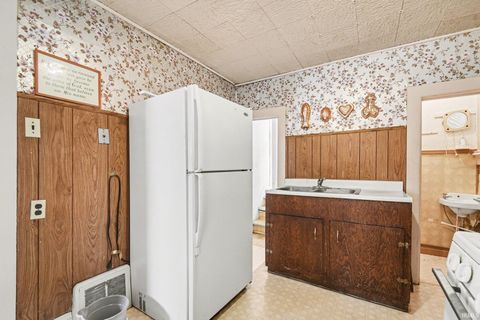 Tiny photo for 807 Diamond Avenue, South Bend, IN 46628 (MLS # 202609447)