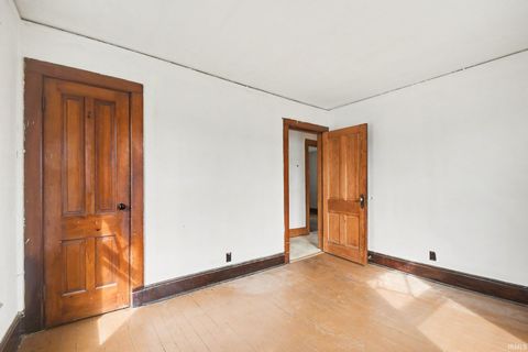 Tiny photo for 807 Diamond Avenue, South Bend, IN 46628 (MLS # 202609447)