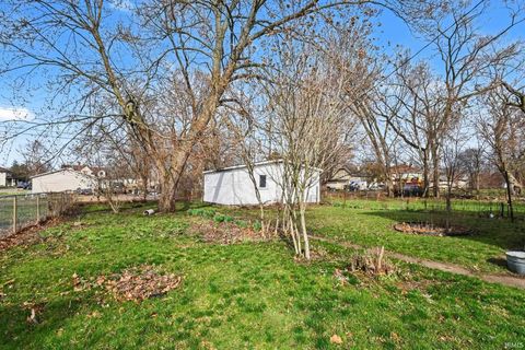Tiny photo for 807 Diamond Avenue, South Bend, IN 46628 (MLS # 202609447)