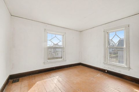 Tiny photo for 807 Diamond Avenue, South Bend, IN 46628 (MLS # 202609447)