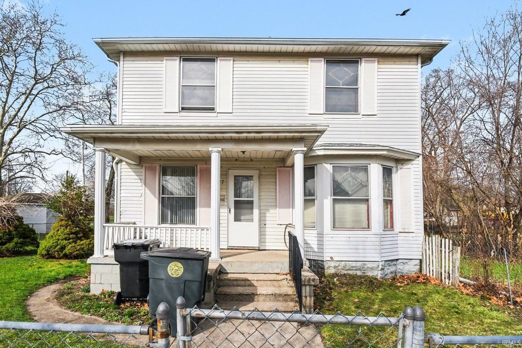 Photo of 807 Diamond Avenue, South Bend, IN 46628 (MLS # 202609447)