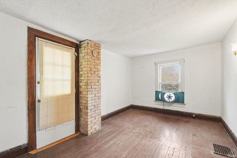 Tiny photo for 807 Diamond Avenue, South Bend, IN 46628 (MLS # 202609447)