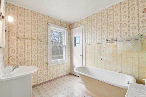 Tiny photo for 807 Diamond Avenue, South Bend, IN 46628 (MLS # 202609447)