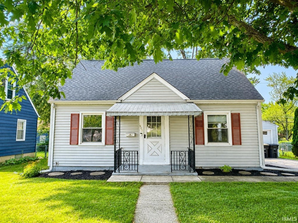 Photo of 1405 Melrose Avenue, Fort Wayne, IN 46808 (MLS # 202632361)