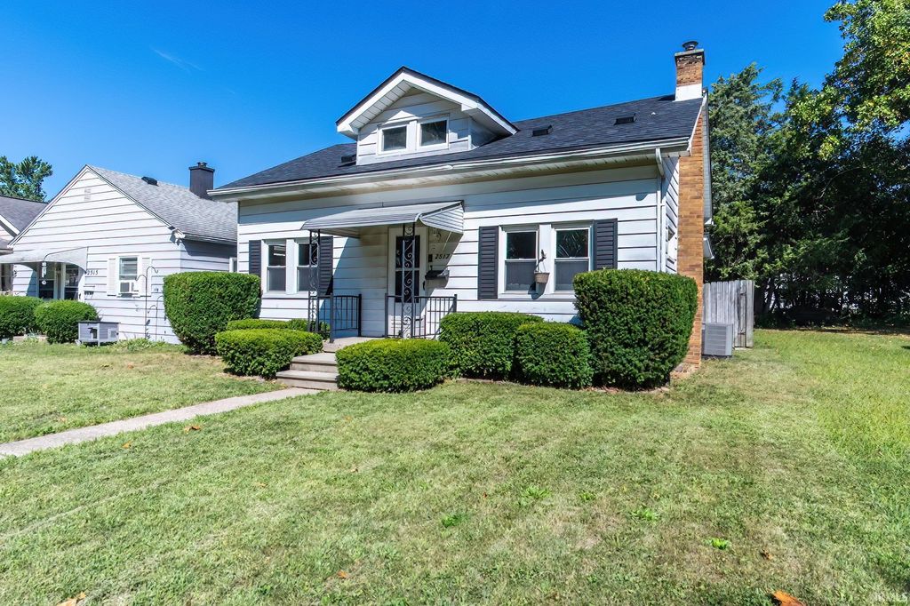 Photo of 2517 Charlotte Avenue, Fort Wayne, IN 46805 (MLS # 202603113)