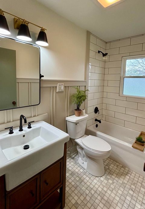 Tiny photo for 104 Mohawk Drive, Flora, IN 46929 (MLS # 202612430)