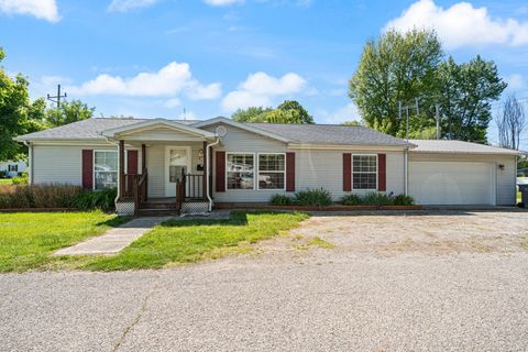 Photo of 919 E Sheridan Street, Warsaw, IN 46580 (MLS # 202618711)