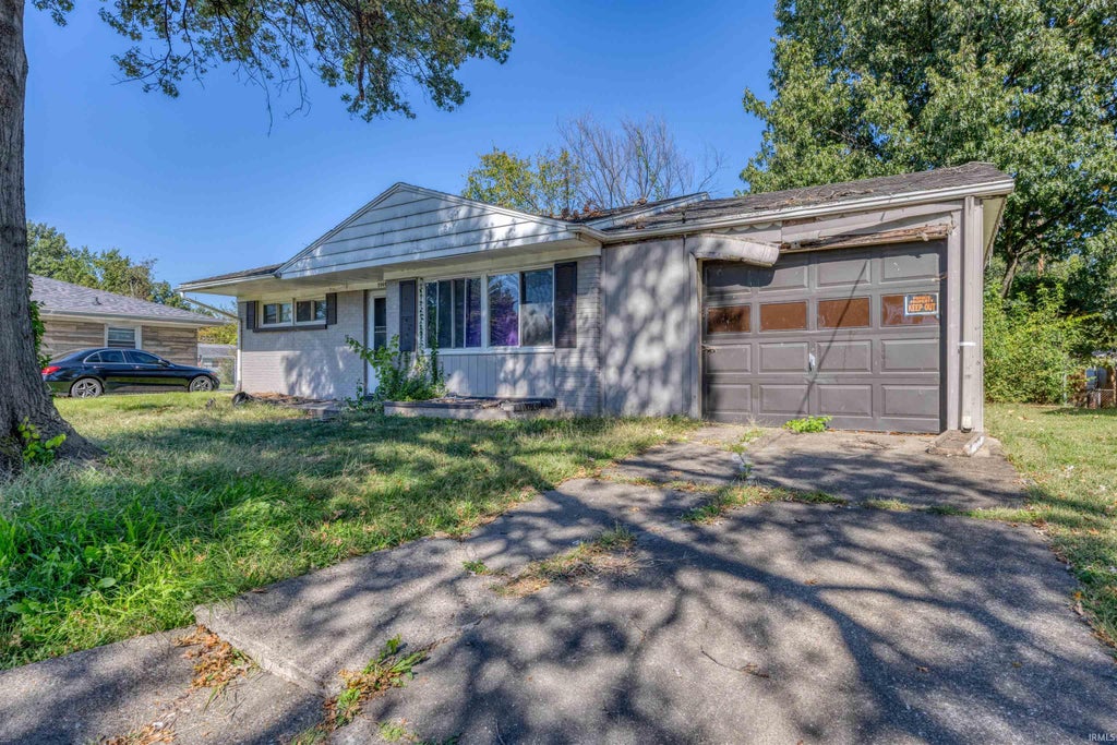 Photo of 2060 Conlin Avenue, Evansville, IN 47714 (MLS # 202642764)