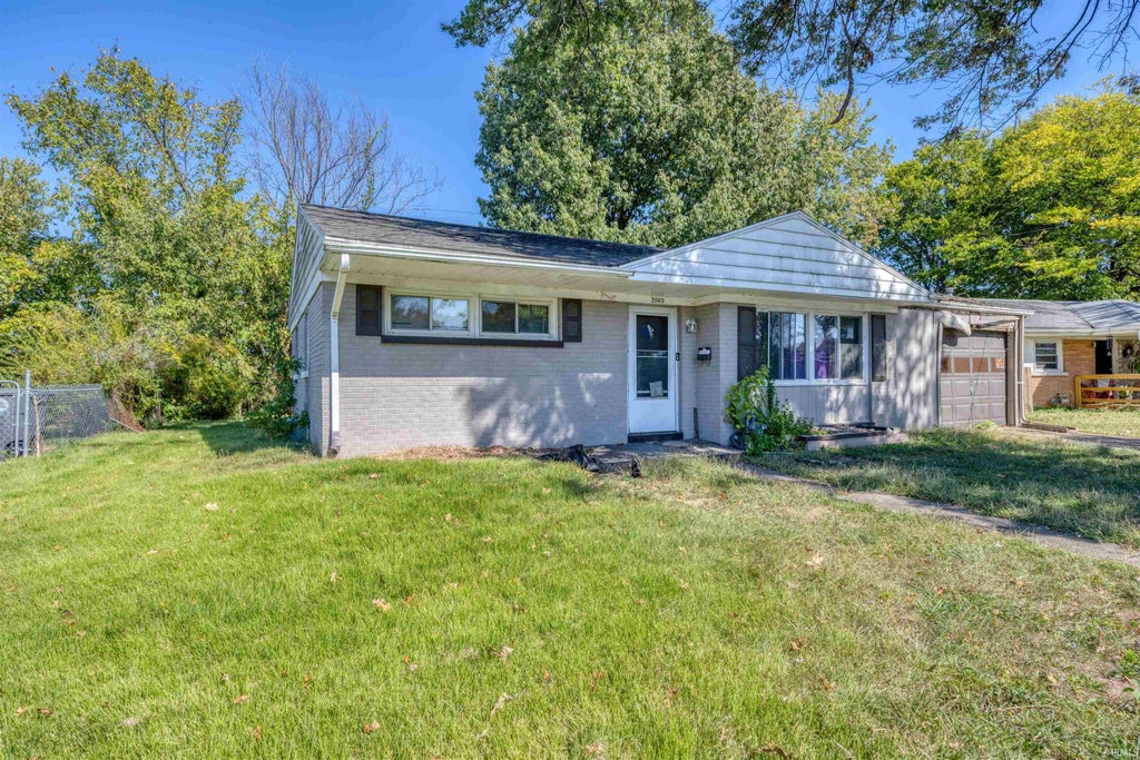 Photo of 2060 Conlin Avenue, Evansville, IN 47714 (MLS # 202642764)