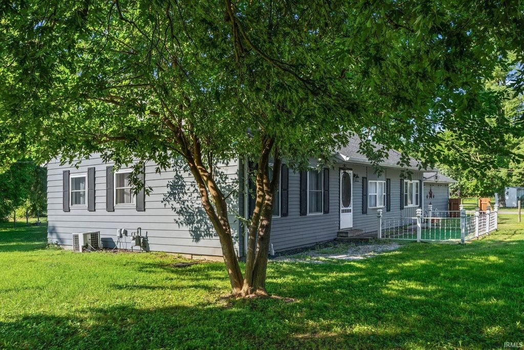 Photo of 407 N Dorothy Street, Monon, IN 47959 (MLS # 202627127)