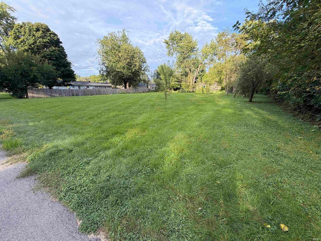 Photo of 5318 Ruann Drive, Fort Wayne, IN 46835 (MLS # 202638886)