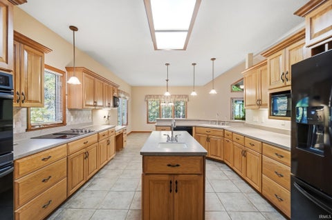 Tiny photo for 2700 W State Road 14, Columbia City, IN 46725 (MLS # 202643618)