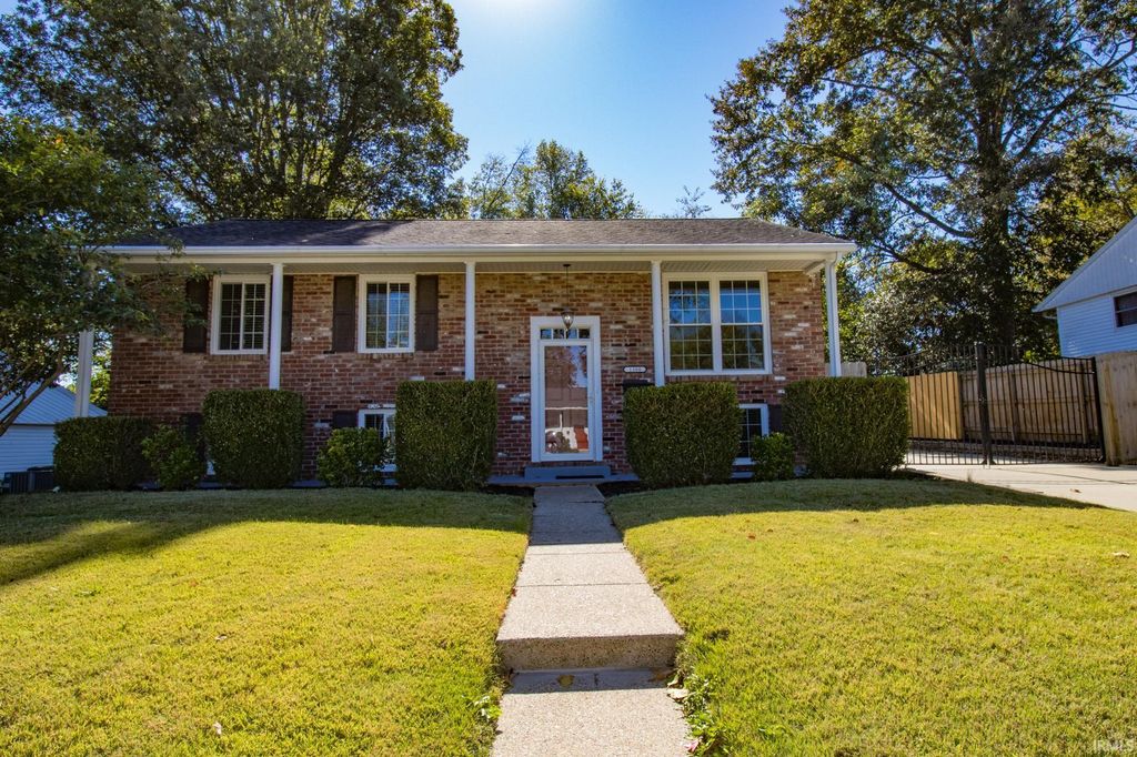 Photo of 1300 WOODBINE Lane, Evansville, IN 47710 (MLS # 202542831)