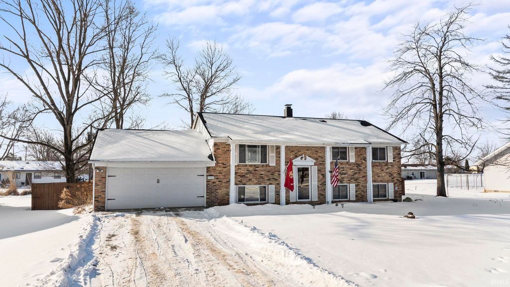 Photo of 9040 E North Circle Drive, Churubusco, IN 46723 (MLS # 202604339)