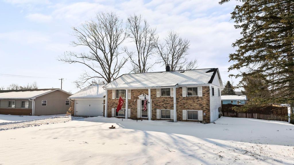 Photo of 9040 E North Circle Drive, Churubusco, IN 46723 (MLS # 202604339)