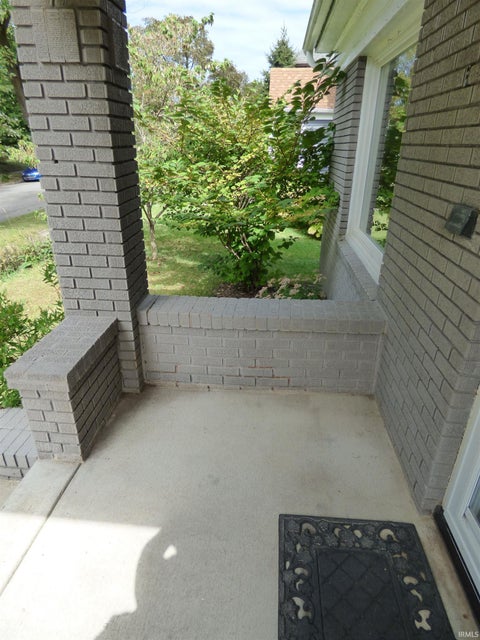 Tiny photo for 1110 N Saint Joseph Street, South Bend, IN 46617 (MLS # 202638845)