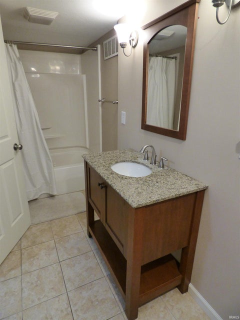 Tiny photo for 1110 N Saint Joseph Street, South Bend, IN 46617 (MLS # 202638845)