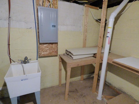 Tiny photo for 1110 N Saint Joseph Street, South Bend, IN 46617 (MLS # 202638845)