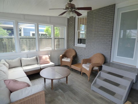 Tiny photo for 1110 N Saint Joseph Street, South Bend, IN 46617 (MLS # 202638845)