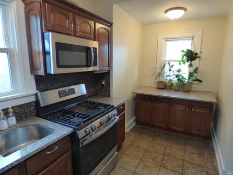 Tiny photo for 1110 N Saint Joseph Street, South Bend, IN 46617 (MLS # 202638845)
