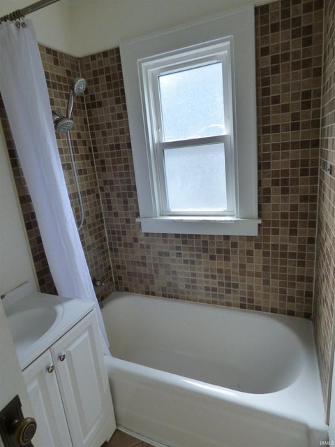 Tiny photo for 1110 N Saint Joseph Street, South Bend, IN 46617 (MLS # 202638845)